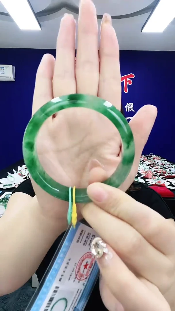 石英质玉（非洲翠）手镯未镶嵌1