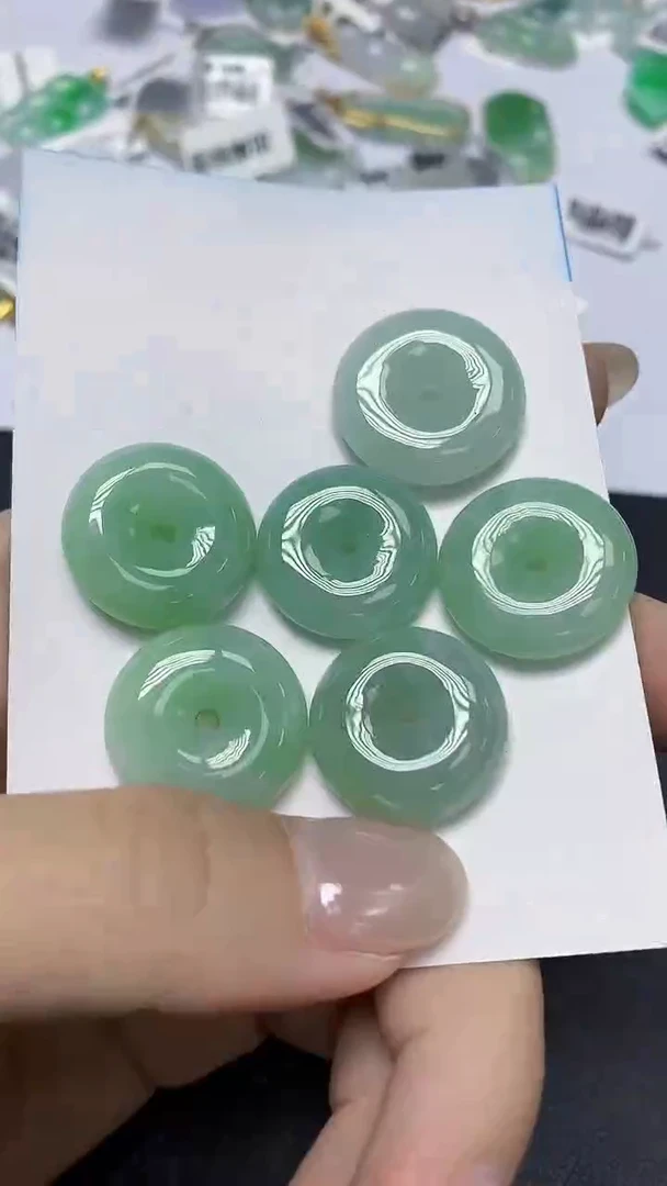 翡翠未镶嵌颈饰天然缅甸翡翠A货多样性发两个