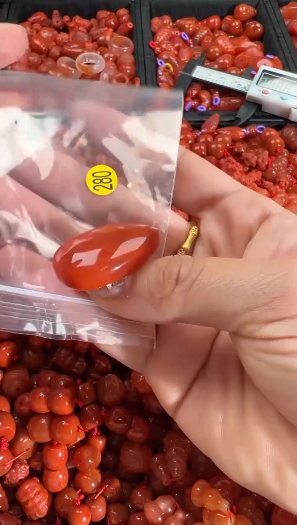 【闪购商品】南红玛瑙颈饰未镶嵌1
