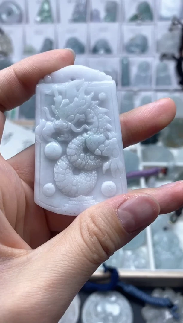 【闪购商品】翡翠颈饰未镶嵌龙牌