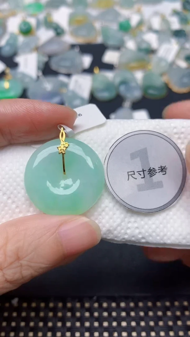 颈饰18K金镶嵌翡翠天然缅甸A货翡翠