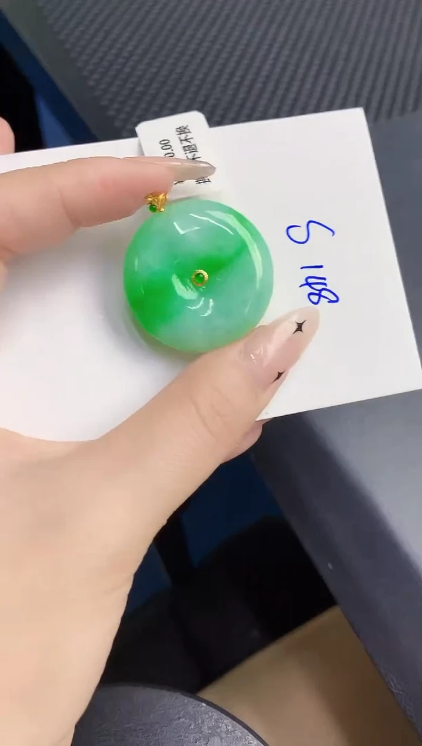 颈饰18K金镶嵌翡翠缅甸天然翡翠A货