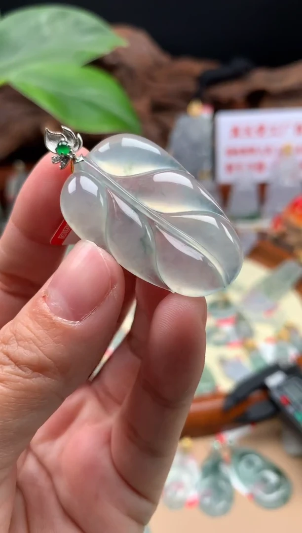 【闪购商品】翡翠颈饰18K金镶嵌叶子