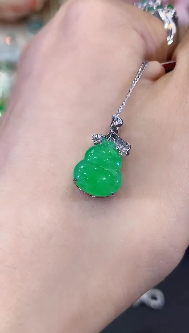 吊坠(不含链)18K金镶嵌翡翠B181