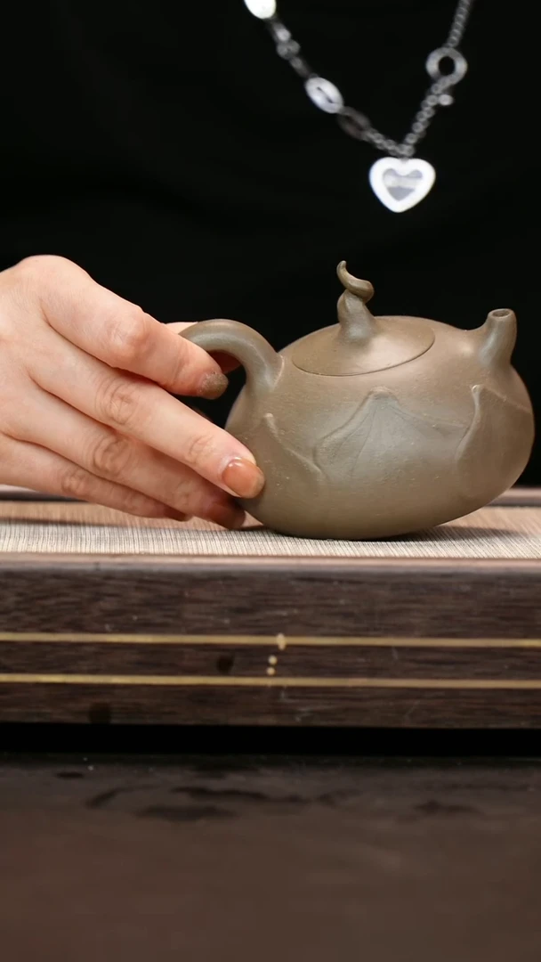茶壶紫砂青段   荷叶壶