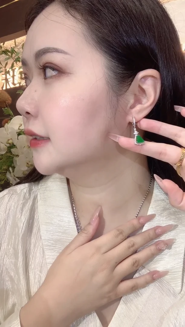 18K金镶嵌翡翠耳饰A27