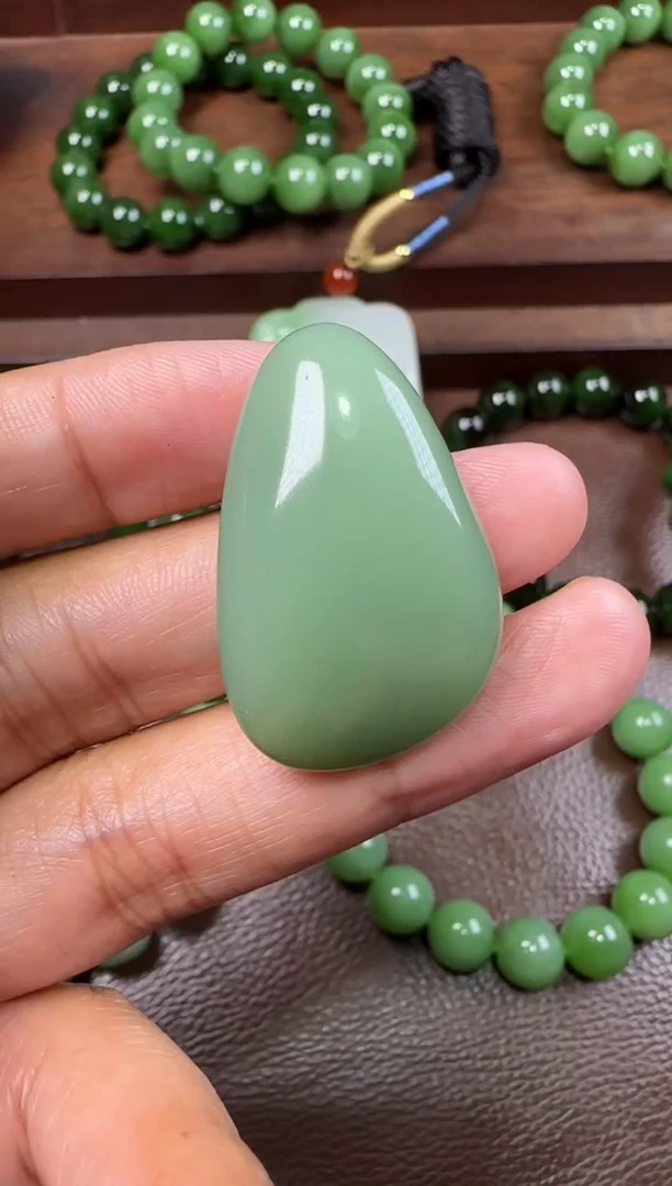 未镶嵌和田玉挂件和田玉挂件