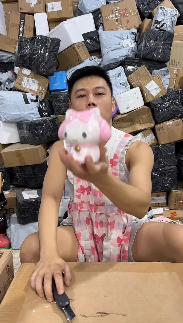瓷片美乐蒂蹲坐存钱罐