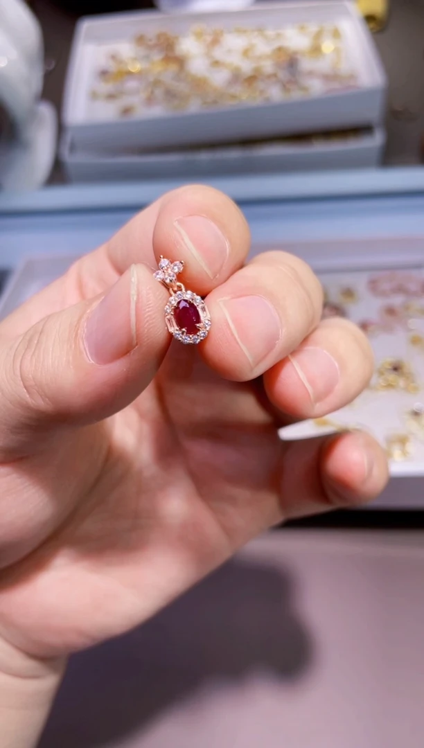 颈饰银S925镶嵌红宝石一条