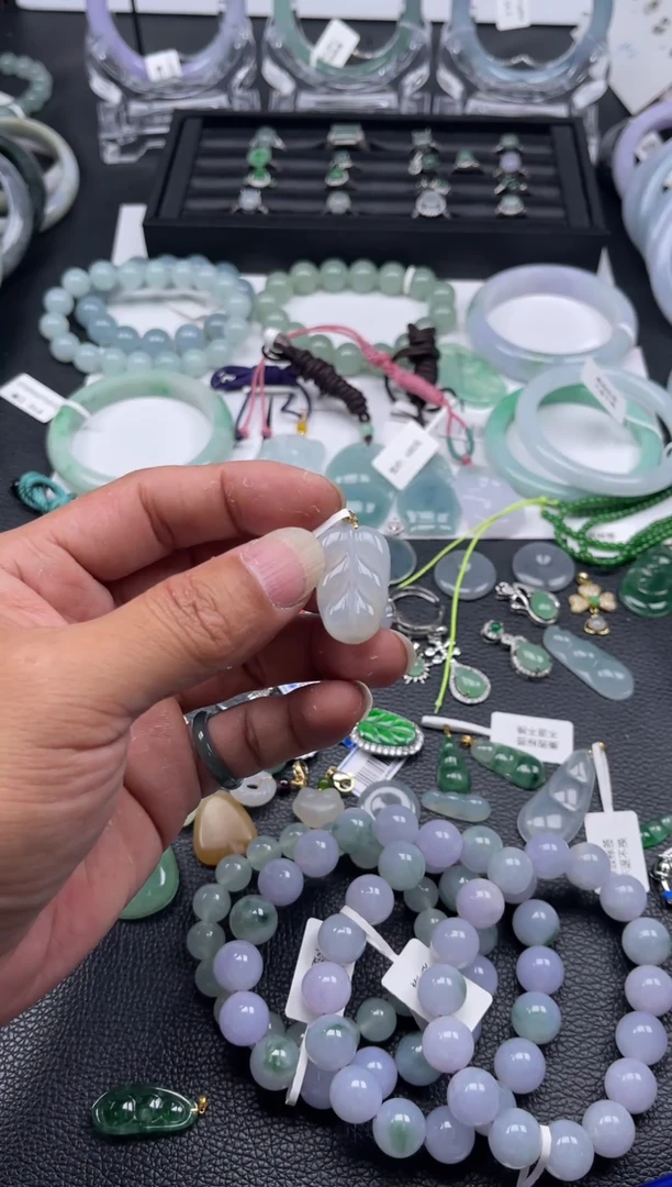 【闪购商品】翡翠戒指18K金镶嵌叶子吊坠