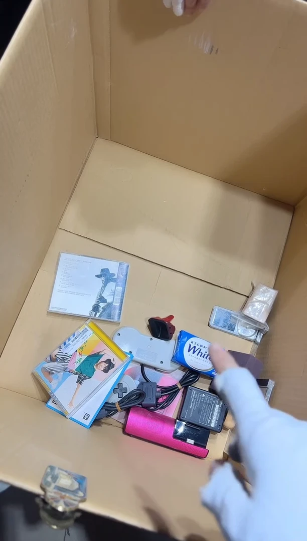 8新似*   102中古商品，瑕疵品，不保好坏。