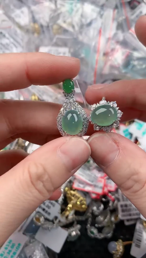 银S925镶嵌戒指翡翠333         1