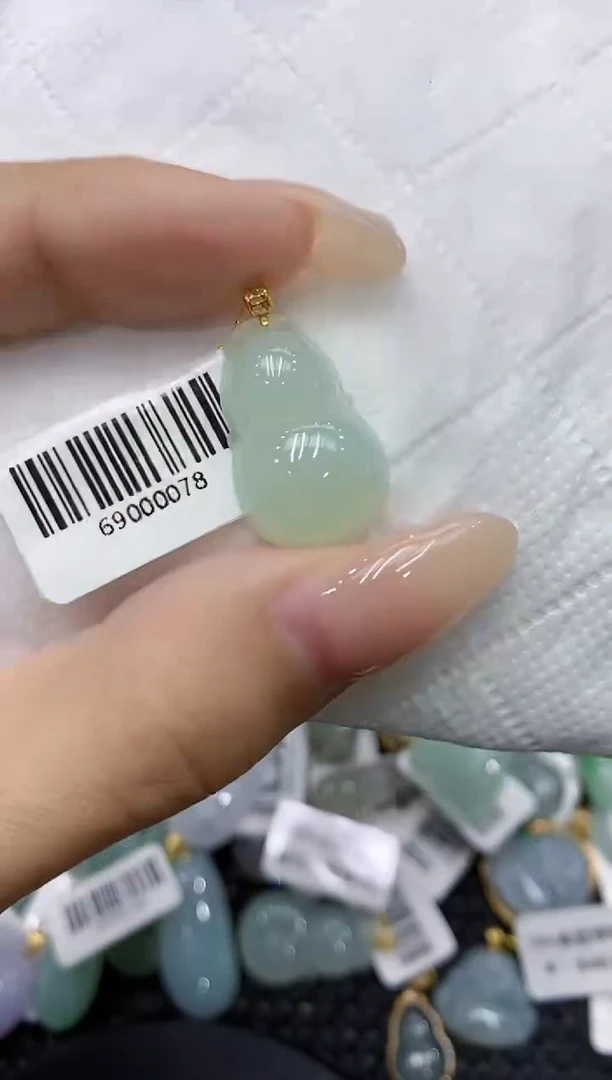 翡翠18K金镶嵌颈饰111111111111