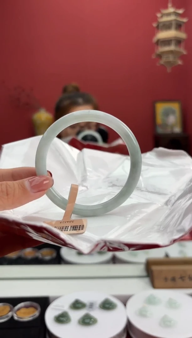 【闪购商品】翡翠手镯（圆镯）未镶嵌9手镯