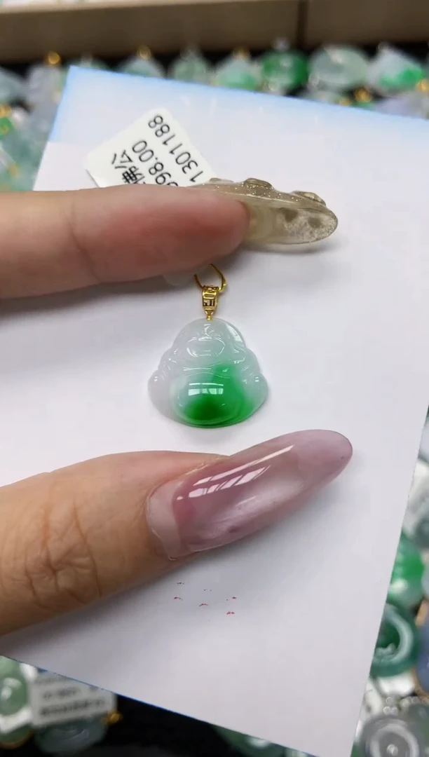 翡翠18K金镶嵌颈饰1111111111