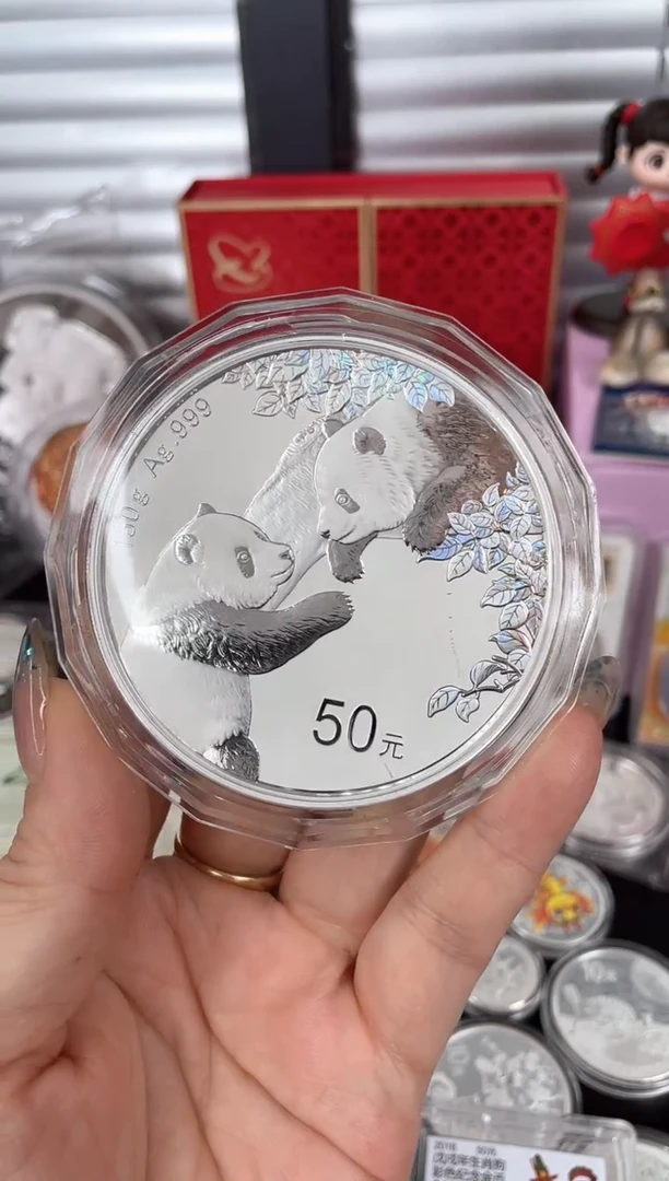 纯金2023熊猫银币150克原证盒微瑕