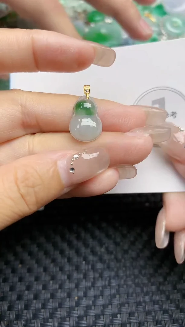 颈饰18K金镶嵌翡翠 天然缅甸A货翡翠百元以上9元证书费自理