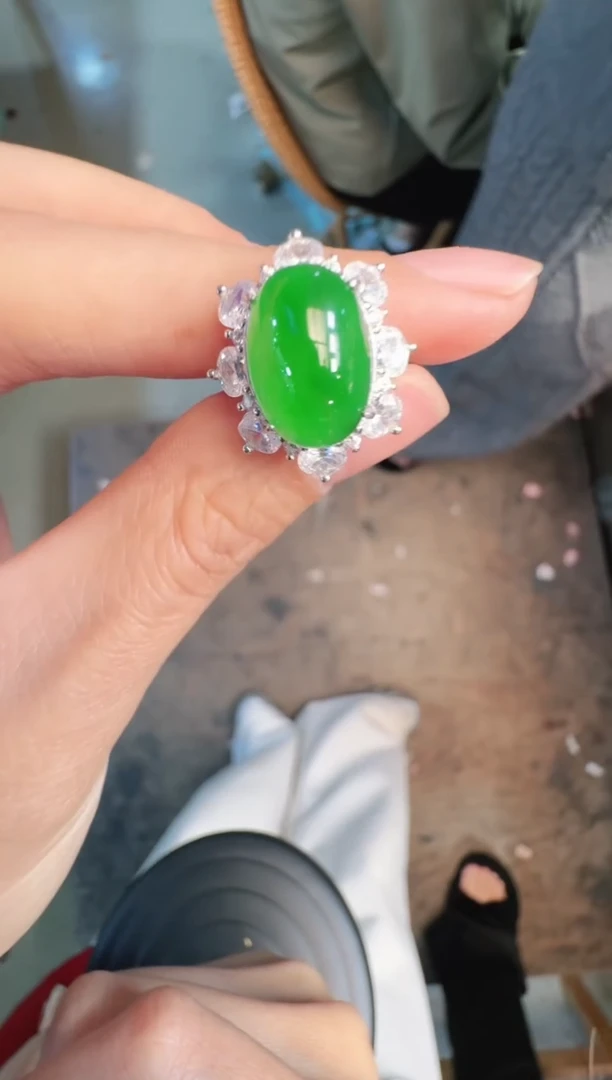 未镶嵌定制翡翠A货有轻微色差属于正常现象，戒指1