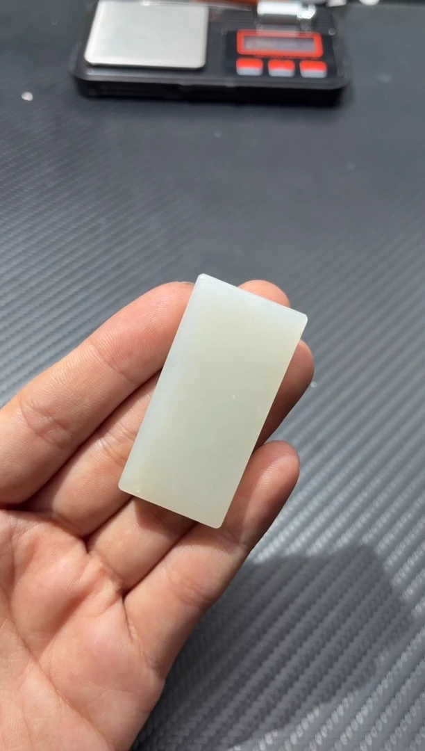 颈饰未镶嵌和田玉且末糖白无事牌微色差