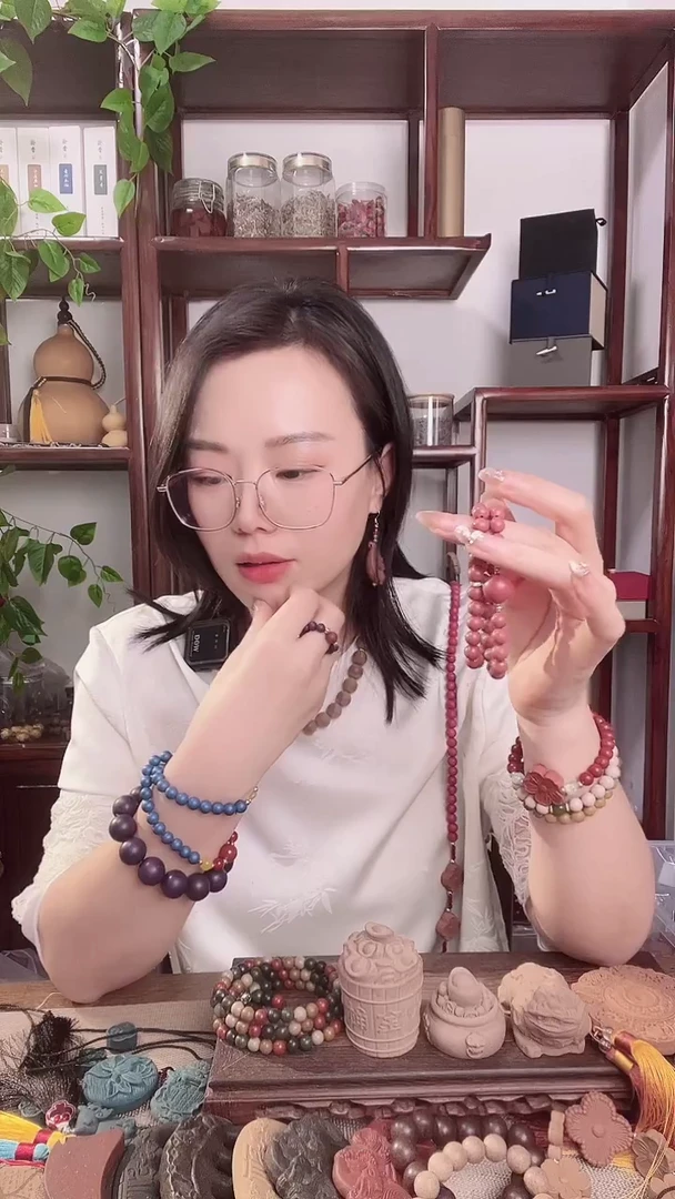 珠串㊖***㊖白龙涎香方的一桶金摆件