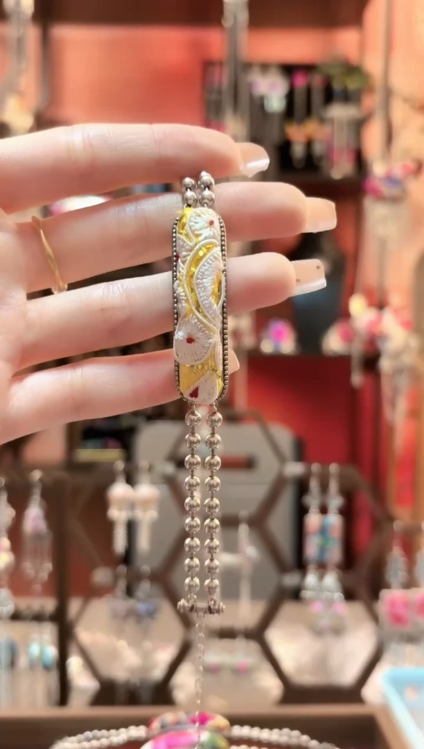 织绣云织谣民族风精美饰品   100