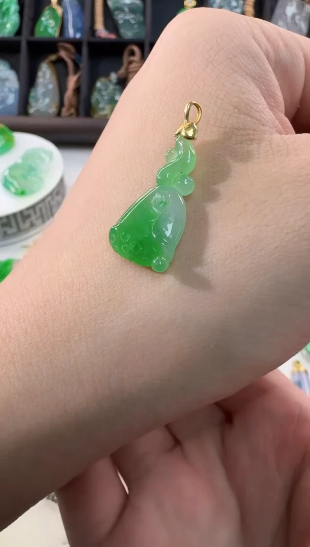 颈饰18K金镶嵌翡翠缅甸A货翡翠