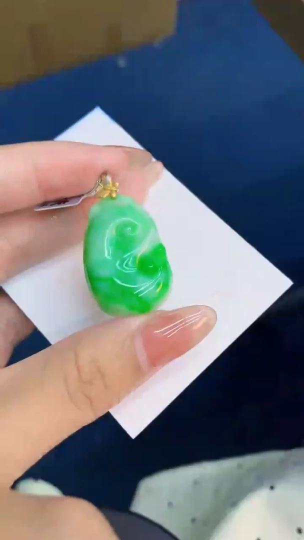 翡翠18K金镶嵌颈饰           1