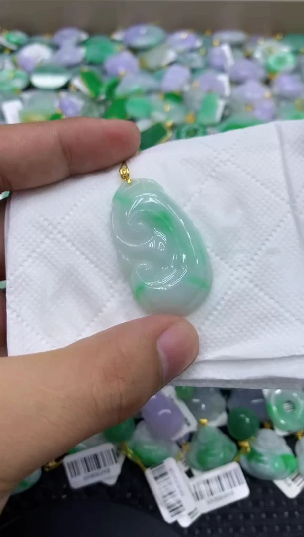 颈饰18K金镶嵌翡翠天然缅甸翡翠A货