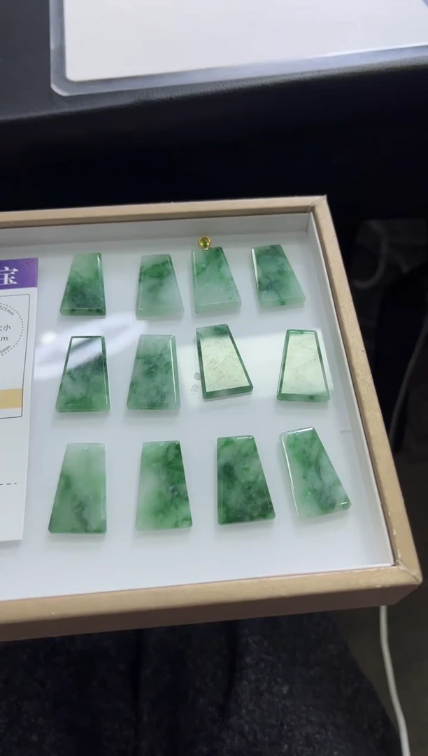 颈饰18K金镶嵌翡翠K307/多样性发一件/配绳子