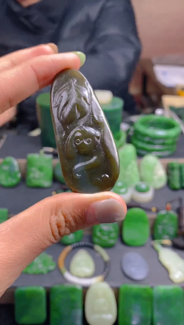 颈饰未镶嵌和田玉1