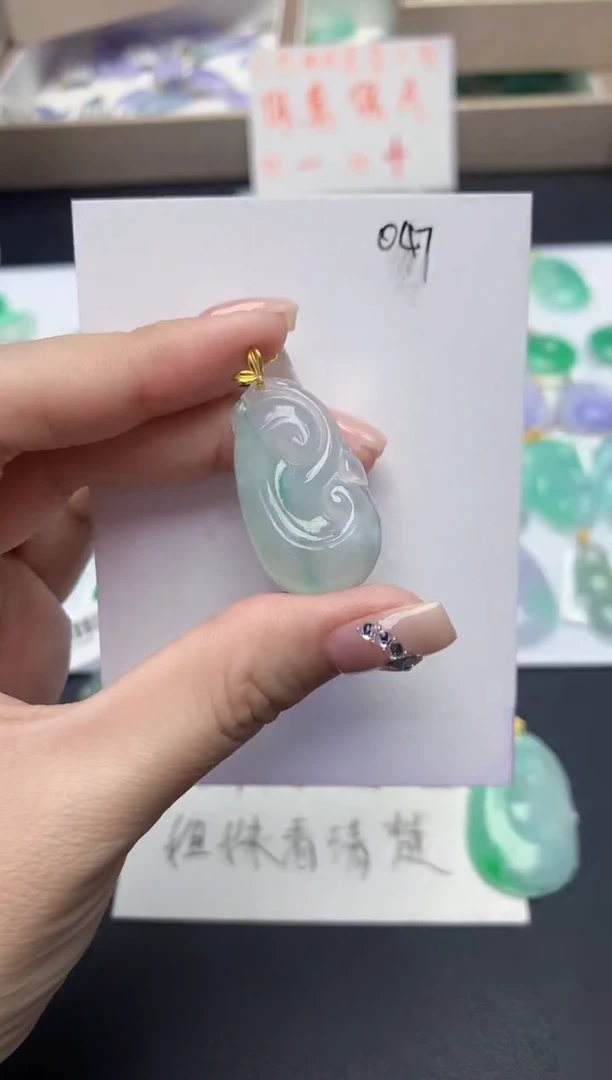 颈饰18K金镶嵌翡翠天然缅甸a货翡翠