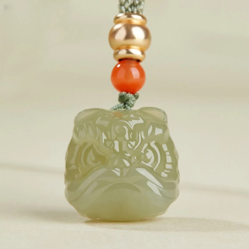 天然保真和田玉醒狮吊坠招财纳福精雕颈饰时尚护身符玉石玉佩首饰