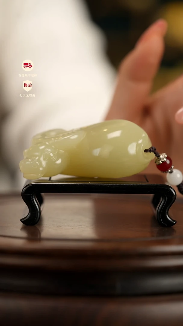 云南石竹叶青雕刻：扭转乾坤