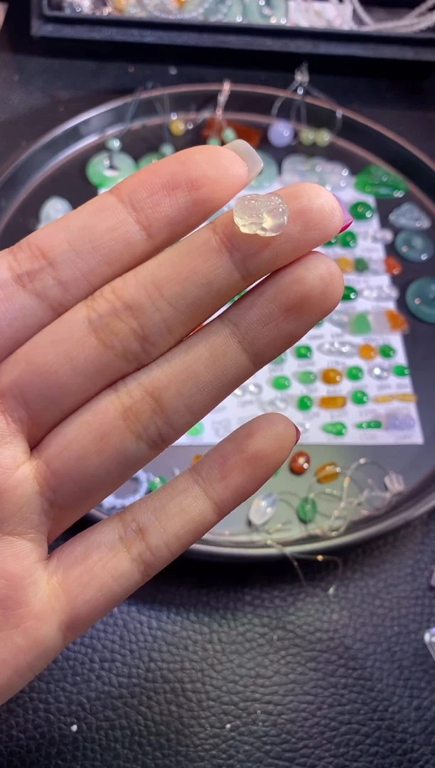 翡翠挂件未镶嵌貔貅