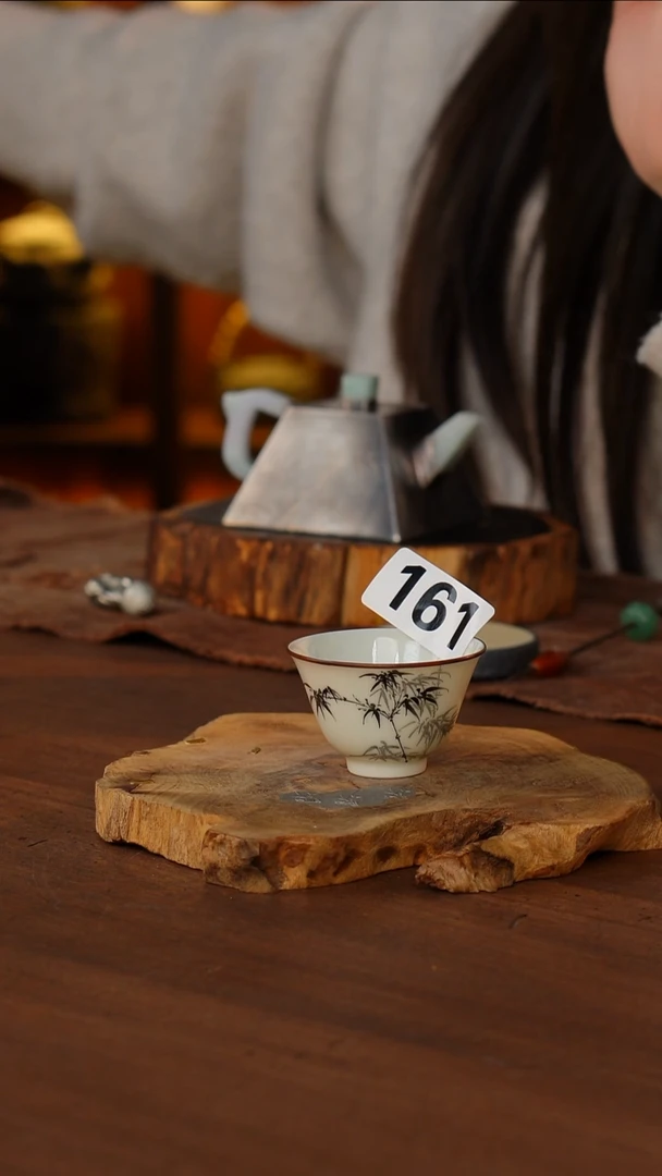 包铜墨竹杯....161