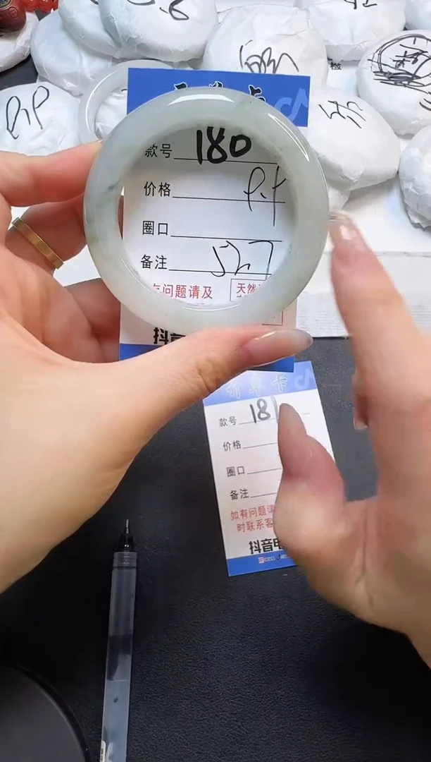 石英质玉手镯未镶嵌180