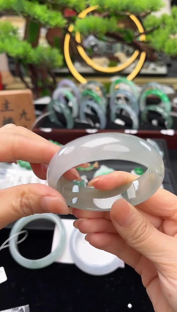 未镶嵌手镯翡翠手镯