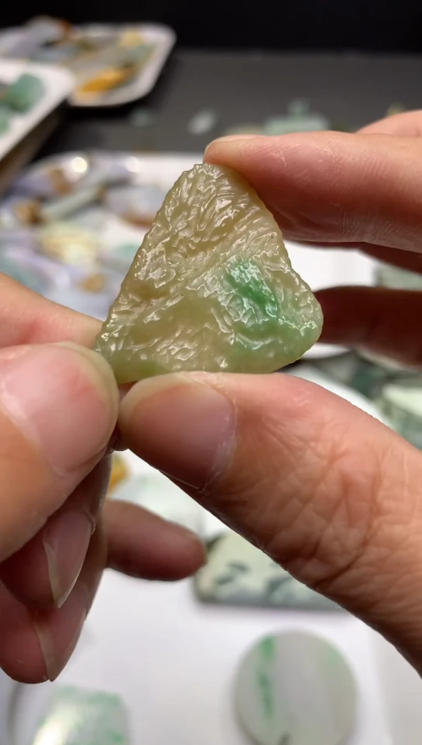 【闪购商品】翡翠颈饰未镶嵌天然翡翠A货