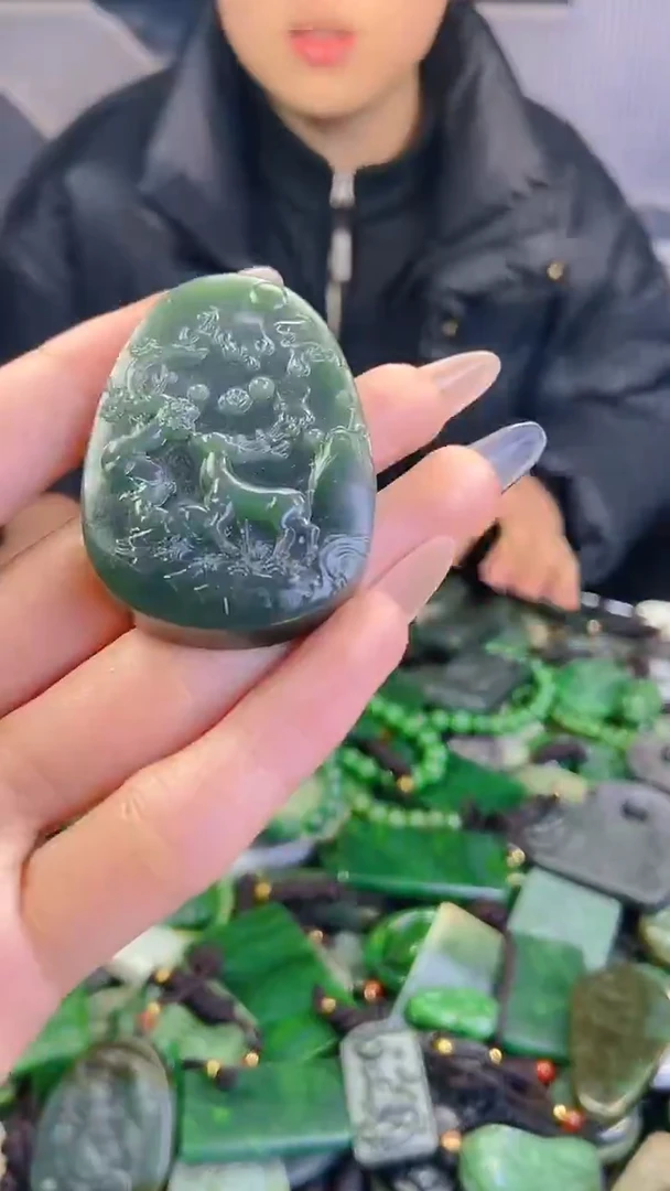 颈饰未镶嵌和田玉1
