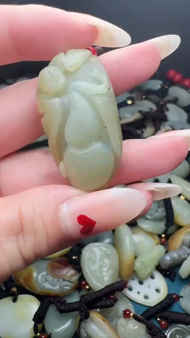 和田玉未镶嵌颈饰1