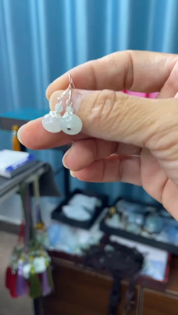 翡翠未镶嵌耳饰白冰 多样性发其一