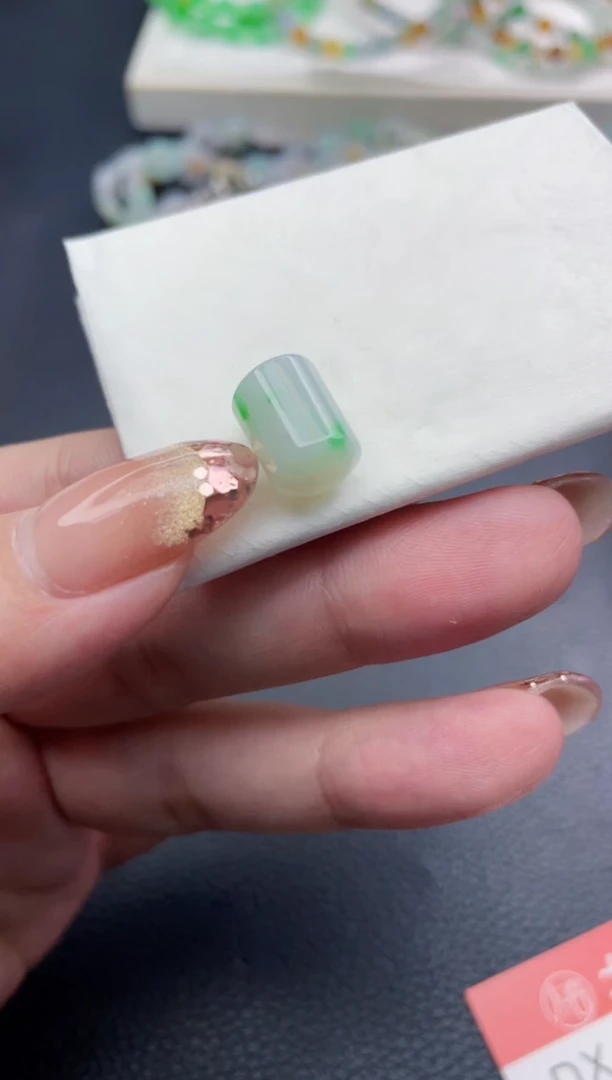 未镶嵌定制翡翠鼓**宁珠子
