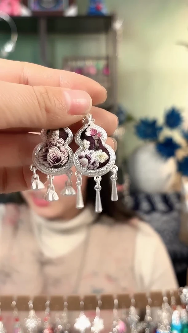 彩云南阁非遗老绣饰品764*