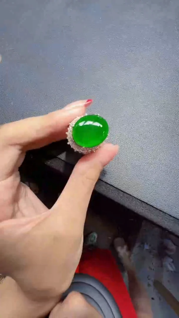未镶嵌定制翡翠翡翠A货有轻微色差属于正常现象，蛋面多样性发货1