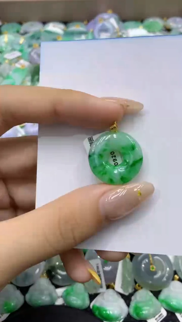 颈饰18K金镶嵌翡翠天然缅甸翡翠A货
