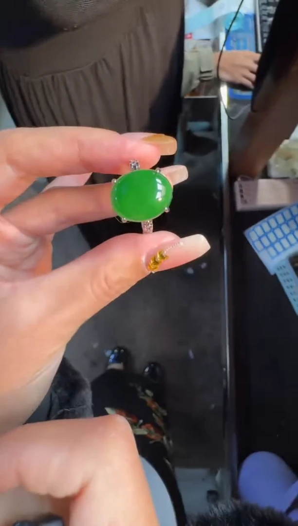 未镶嵌定制翡翠翡翠A货有轻微色差属于正常现象，戒指多样性发货1