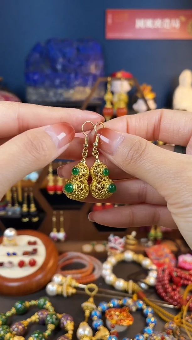 【闪购商品】绿色葫芦珐琅耳钩