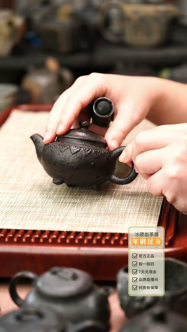 柯荣盛老师作品冰碛岩重工雕刻三足如意壶
