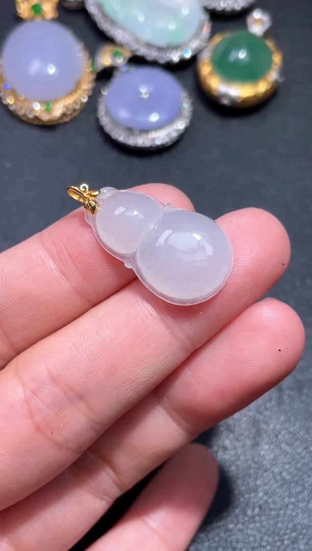 颈饰18K金镶嵌翡翠18.......