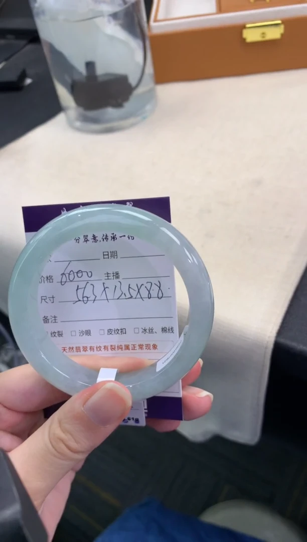 翡翠手镯未镶嵌..........